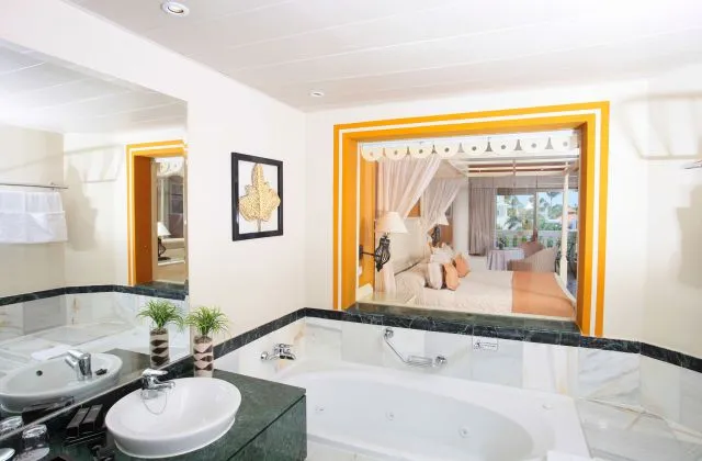 Luxury Bahia Principe Esmeralda All Inclusive suite bathroom